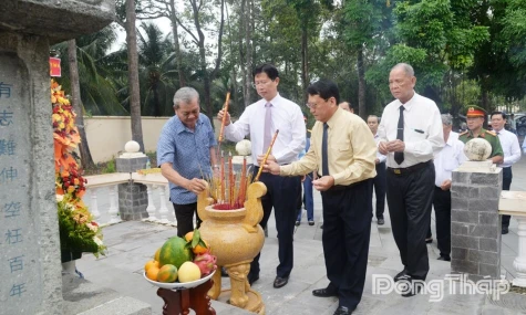 Lễ giỗ lần thứ 151 Anh hùng dân tộc Thủ khoa Nguyễn Hữu Huân