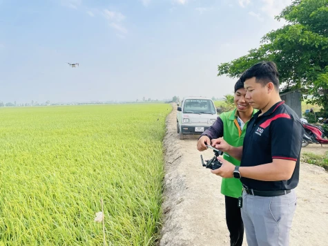 Công nghệ về làng - khi chiếc điện thoại trở thành công cụ làm nông