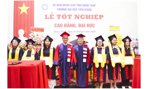 Trường Đại học Tiền Giang: Công nhận tốt nghiệp và cấp bằng cho 918 sinh viên đại học và cao đẳng
