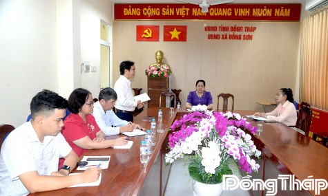 Báo và phát thanh, truyền hình Đồng Tháp làm việc với xã Đồng Sơn về công tác phối hợp tuyên truyền