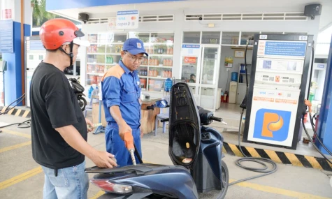 Những phản hồi tích cực từ người dân trong ngày đầu sử dụng xăng E10