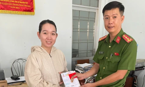 Thanh niên nhặt được vàng trả lại người đánh mất