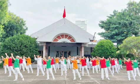 Người cao tuổi: “Cây cao bóng cả” giữa đời thường