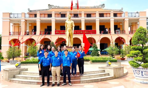 Từ Bến Nhà Rồng đến khát vọng giải phóng dân tộc
