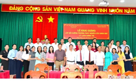 Đồng Tháp: Khai giảng lớp Bồi dưỡng phương pháp nghiên cứu khoa học Lý luận chính trị