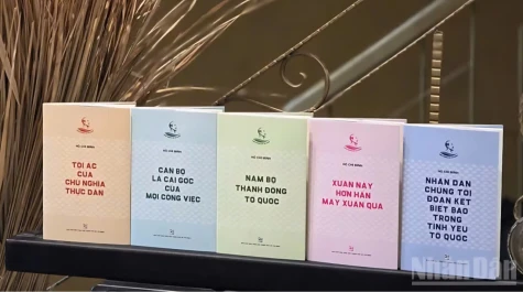 Ra mắt Tủ sách “Vinh quang Hồ Chí Minh”