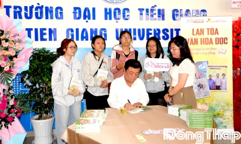 Ra mắt và giao lưu tác giả sách "Mỗi nghề một bông hoa"