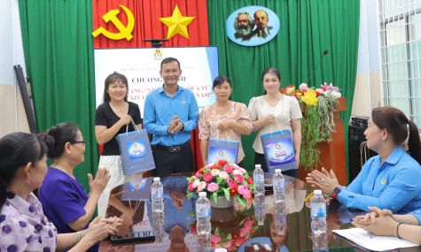 Liên đoàn Lao động tỉnh: Thăm, tặng quà đoàn viên, người lao động mắc bệnh hiểm nghèo