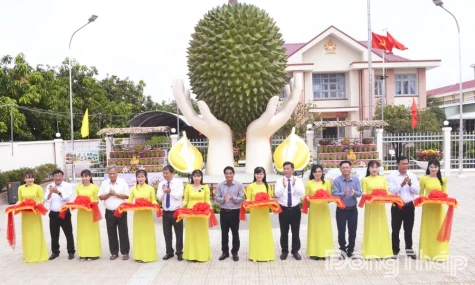 Ngu Hiep Commune Announces the “Ngu Hiep Durian” Collective Trademark and Inaugurates Durian Landmark