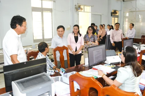 Xây dựng nền hành chính hiện đại, minh bạch và phục vụ