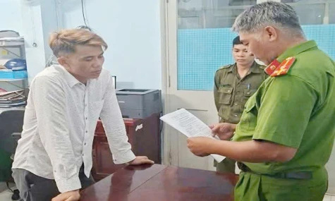Bắt giam người đàn ông khống chế Thẩm phán và Thư ký tòa đi thẩm định tài sản