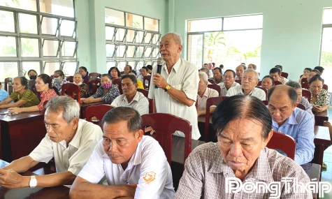 Cử tri kiến nghị về hạ tầng giao thông và chế độ đối với cán bộ ấp, khu phố