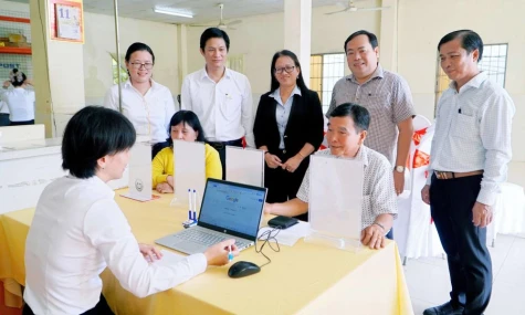 Hiệu quả từ việc chuyển giao dịch vụ hành chính công sang Bưu điện