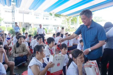Đồng chí Ngô Chí Cường khảo sát một số công trình, cơ sở sản xuất trên địa bàn phường Sa Đéc