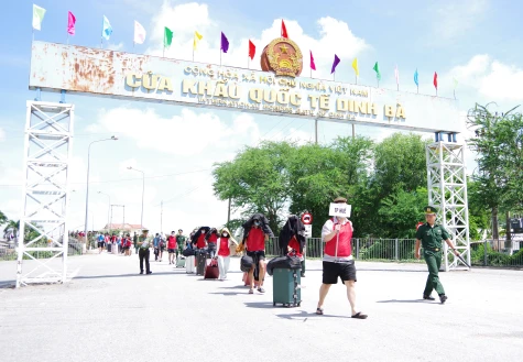 Đồng Tháp: Tiếp nhận 86 công dân Việt Nam do phía Campuchia trao trả