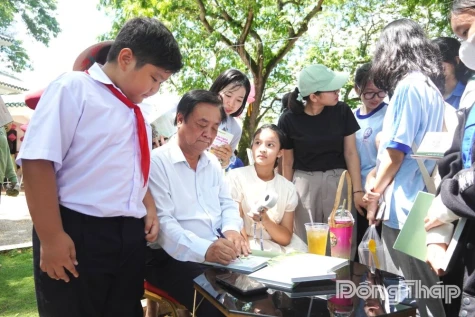 Giới thiệu sách và giao lưu tác giả "Mỗi nghề một bông hoa"