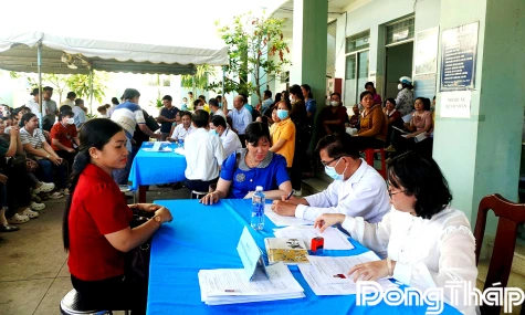 Xã Long Bình: Hơn 1.300 cán bộ, công chức và người dân được khám sức khỏe định kỳ và tầm soát bệnh