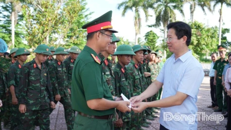 Provincial Leaders Encourage Forces Carrying Out the 500-Day Campaign at Chau Thanh Martyrs’ Cemetery