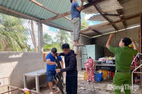 Đồng Tháp: Dông lốc làm tốc mái 46 căn nhà ở xã Long Bình