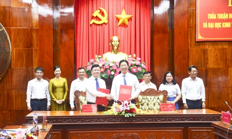 Đồng Tháp và Đại học Kinh tế Thành phố Hồ Chí Minh thúc đẩy hợp tác phát triển