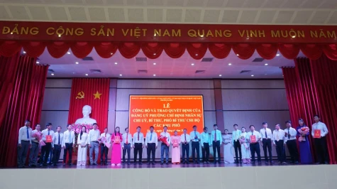Phường Sa Đéc: Công bố các Nghị quyết, Quyết định về sắp xếp khu phố và công tác cán bộ