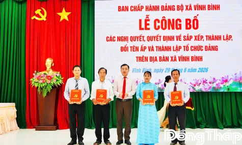 Xã Vĩnh Bình: Công bố Nghị quyết, Quyết định về việc sắp xếp, thành lập ấp và thành lập các tổ chức Đảng trên địa bàn xã