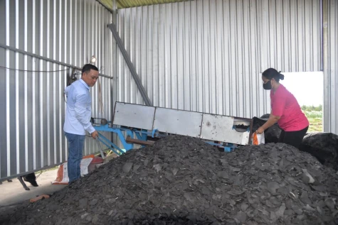Anh Mai Đức Lại: Biến phế phẩm nông nghiệp thành than sinh học