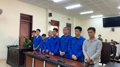 8 thanh niên lãnh án tù vì gây rối trật tự công cộng