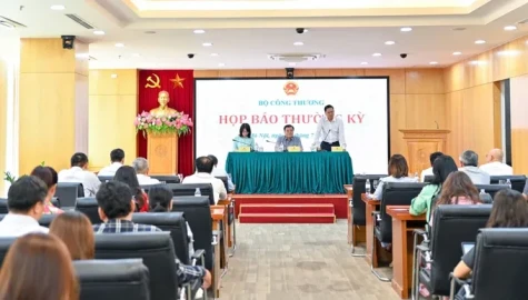 Giá xăng dầu giảm, vì sao giá hàng hóa chưa giảm?