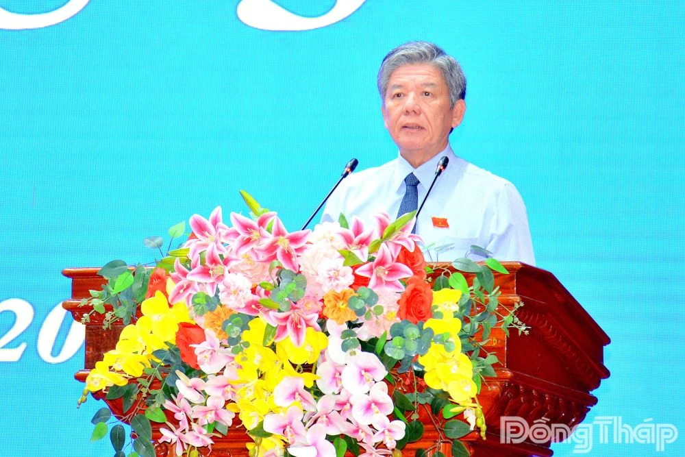 Thông qua 48 nghị quyết trên các lĩnh vực