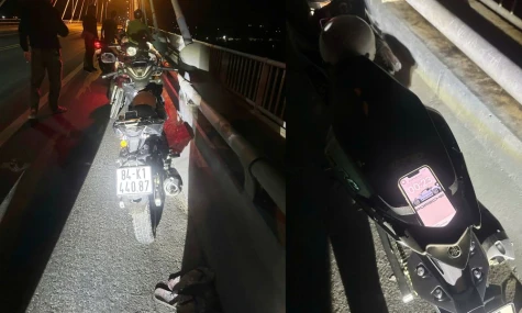 Khẩn trương tìm tung tích người để lại xe máy, dép và điện thoại trên cầu Rạch Miễu 1
