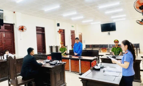 3 năm tù giam vì ngược đãi con