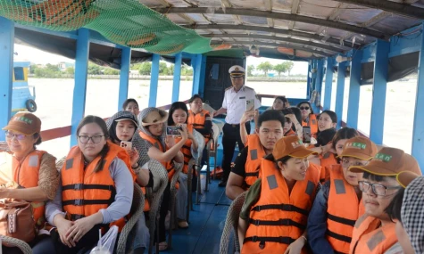 Đồng Tháp: Siết chặt an toàn du lịch sông nước mùa mưa bão