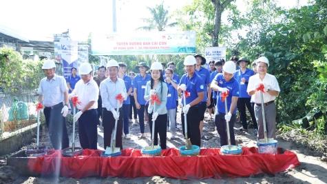 Xã Tân Khánh Trung: Khởi công tuyến đường đan Cái Côn