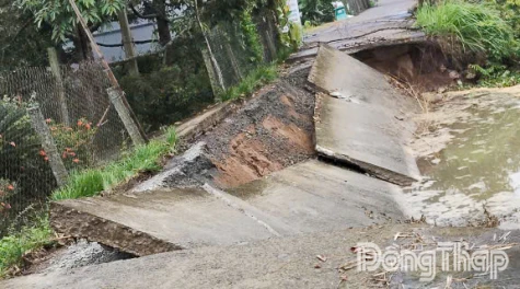 Xã Hiệp Đức: Tiếp tục xảy ra điểm sạt lở mới gây chia cắt giao thông