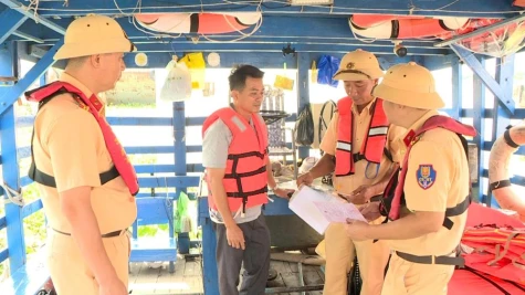Chủ động giữ bình yên trên sông trong mùa mưa