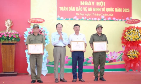 Đồng chí Phan Văn Hợp dự Ngày hội toàn dân bảo vệ an ninh Tổ quốc năm 2026 tại xã Ba Sao