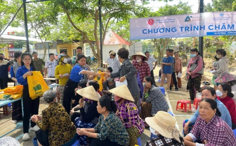 Hơn 1 tỷ đồng thực hiện chương trình khám sàng lọc và trao quà cho người dân có hoàn cảnh khó khăn tại xã Mỹ An Hưng
