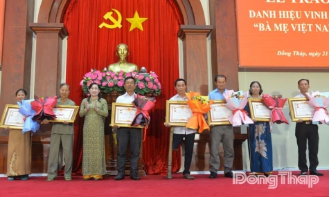 Đồng Tháp trao tặng danh hiệu vinh dự Nhà nước “Bà mẹ Việt Nam Anh hùng”