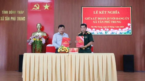 Lữ đoàn 25 và Đảng ủy xã Tân Phú Trung ký kết Kế hoạch phối hợp hoạt động