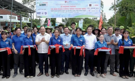 Xã Hòa Long: Khánh thành công trình Thắp sáng đường quê ấp Long Bửu
