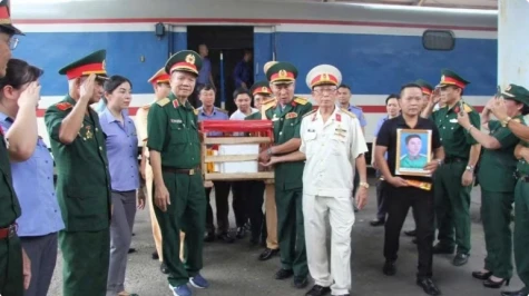 Ngành đường sắt đồng hành đưa các Anh hùng liệt sĩ trở về quê hương