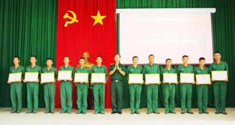 Bế giảng huấn luyện chiến sĩ mới năm 2026