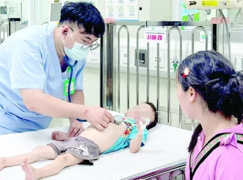 Trẻ mắc Adenovirus tăng cao: Diễn tiến nặng vì nhập viện muộn