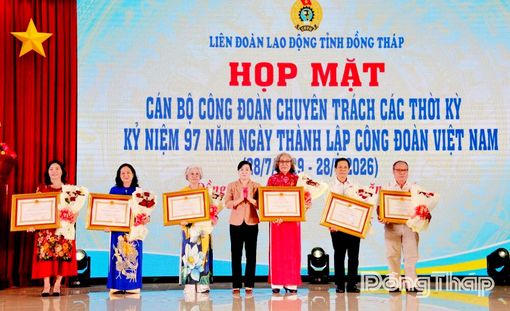 Đồng Tháp: Họp mặt cán bộ Công đoàn chuyên trách qua các thời kỳ