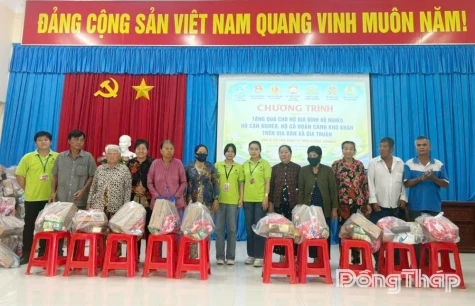 Xã Gia Thuận: Trao 340 phần quà cho các hộ có hoàn cảnh khó khăn