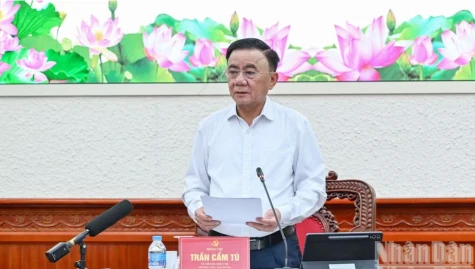 Chỉ thị của Bộ Chính trị về tăng cường sự lãnh đạo của Đảng và phát huy vai trò của các hội quần chúng