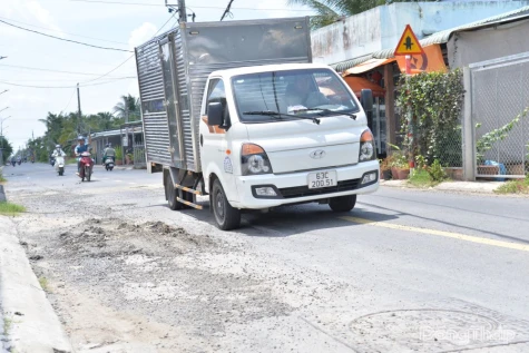 Sớm khắc phục hư hỏng mặt đường Đoàn Thị Nghiệp