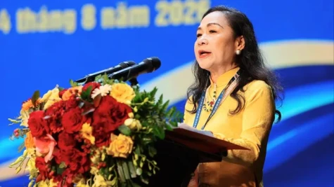NSND Trịnh Thúy Mùi tái đắc cử Chủ tịch Hội Nghệ sĩ Sân khấu Việt Nam