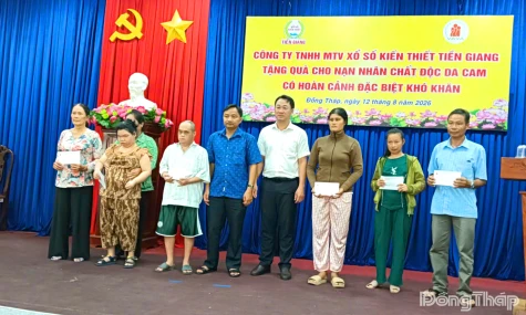 Trao quà hỗ trợ 23 nạn nhân chất độc da cam có hoàn cảnh đặc biệt khó khăn